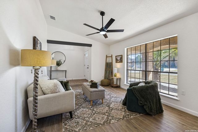 8415 delphian, Universal City, TX 78148