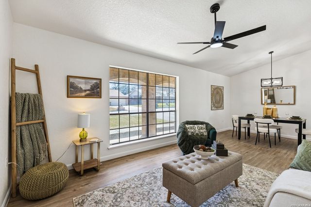 8415 delphian, Universal City, TX 78148