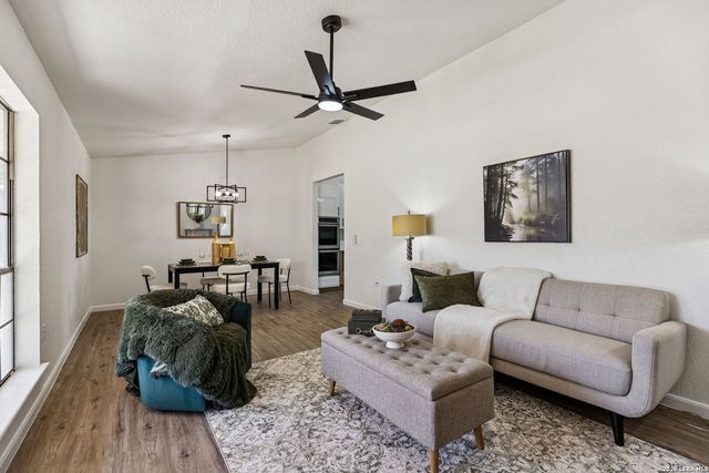 8415 delphian, Universal City, TX 78148