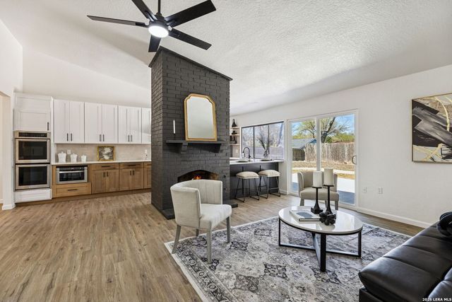 8415 delphian, Universal City, TX 78148