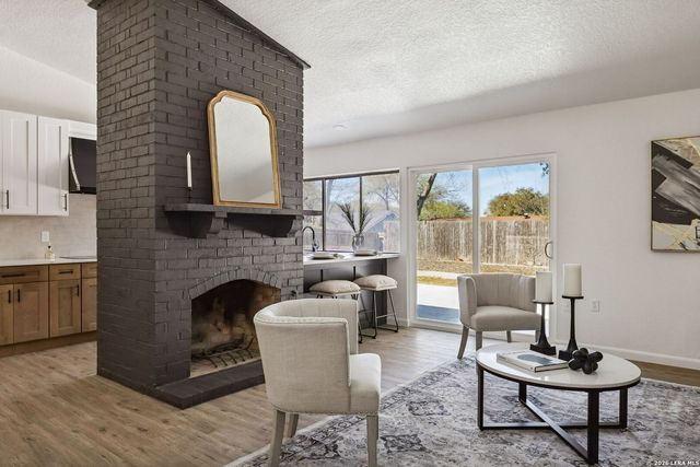 8415 delphian, Universal City, TX 78148