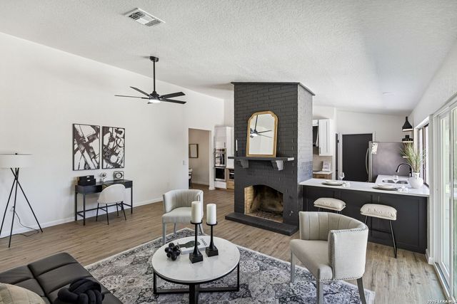 8415 delphian, Universal City, TX 78148