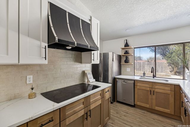 8415 delphian, Universal City, TX 78148