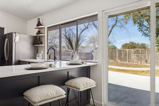 8415 delphian, Universal City, TX 78148