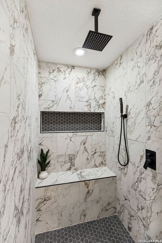 8415 delphian, Universal City, TX 78148