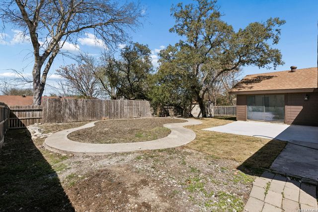 8415 delphian, Universal City, TX 78148