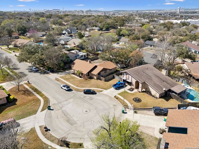 8415 delphian, Universal City, TX 78148