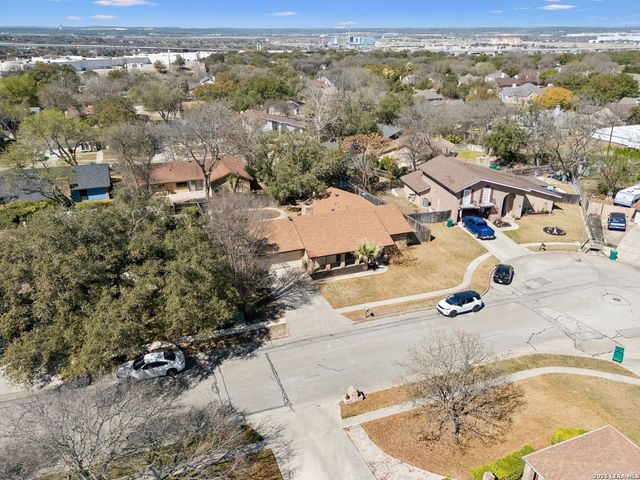8415 delphian, Universal City, TX 78148