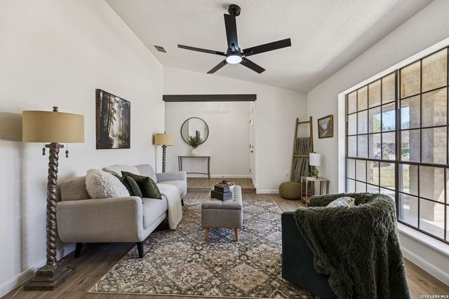 8415 delphian, Universal City, TX 78148