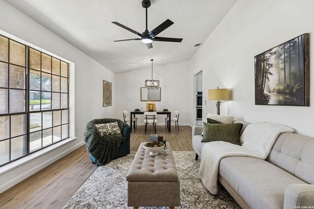 8415 delphian, Universal City, TX 78148