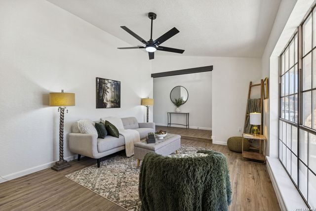 8415 delphian, Universal City, TX 78148