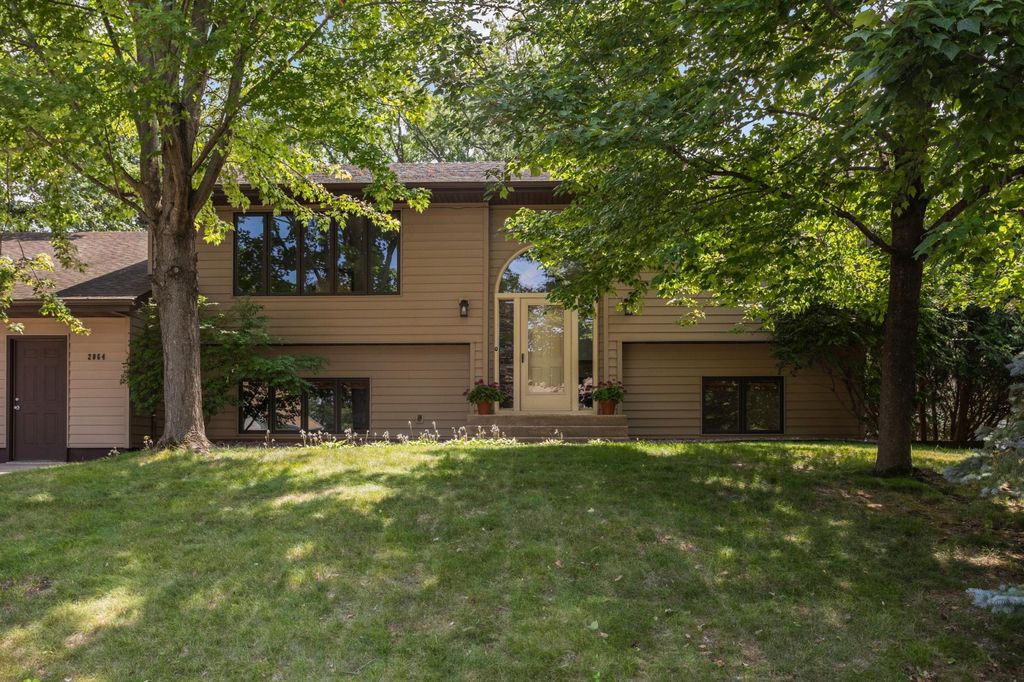 2064 Pin Oak Drive, Eagan, MN 55122 — photo 2