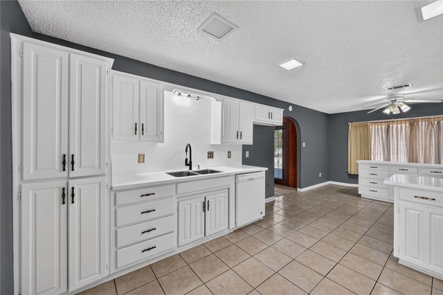 1226 Ranch Valley Drive, Desoto, TX 75115