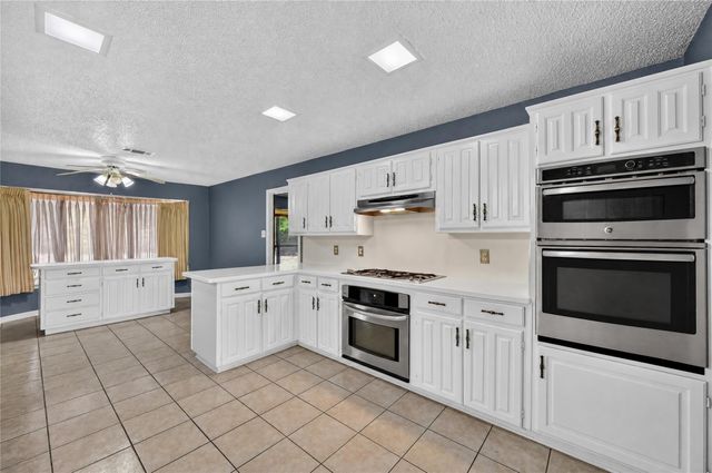 1226 Ranch Valley Drive, Desoto, TX 75115