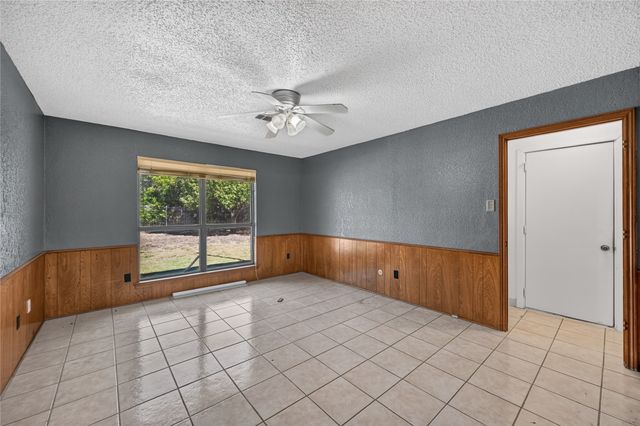 1226 Ranch Valley Drive, Desoto, TX 75115