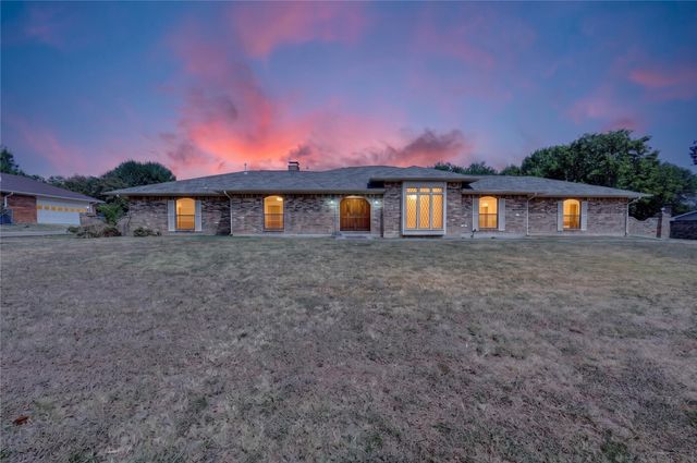1226 Ranch Valley Drive, Desoto, TX 75115