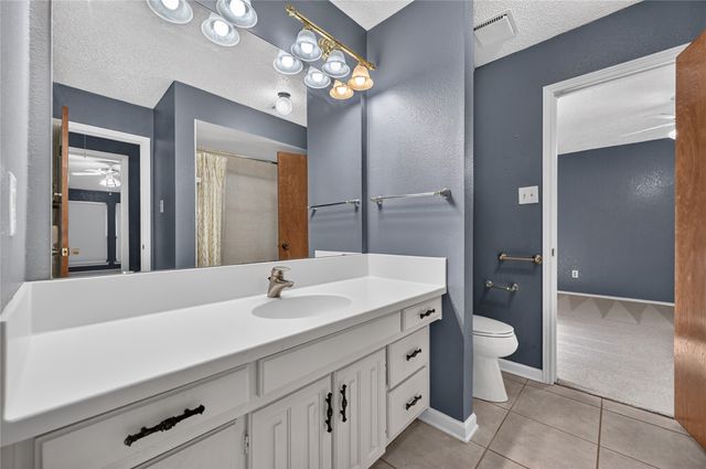 1226 Ranch Valley Drive, Desoto, TX 75115