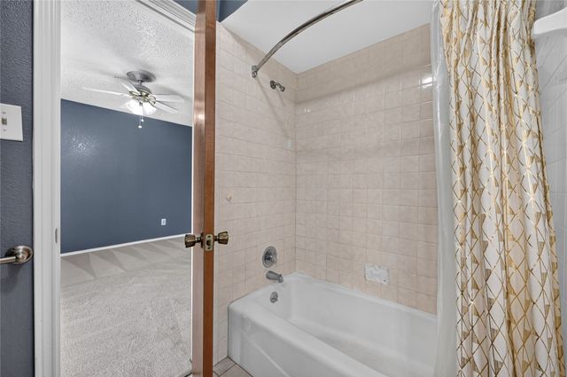 1226 Ranch Valley Drive, Desoto, TX 75115