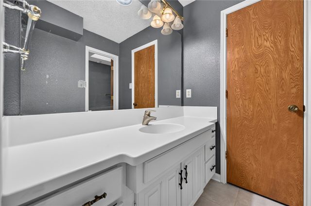 1226 Ranch Valley Drive, Desoto, TX 75115