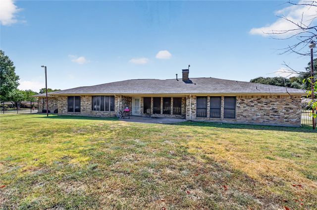 1226 Ranch Valley Drive, Desoto, TX 75115