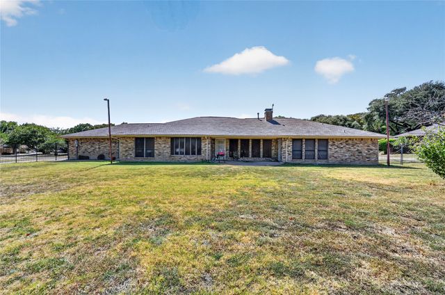 1226 Ranch Valley Drive, Desoto, TX 75115