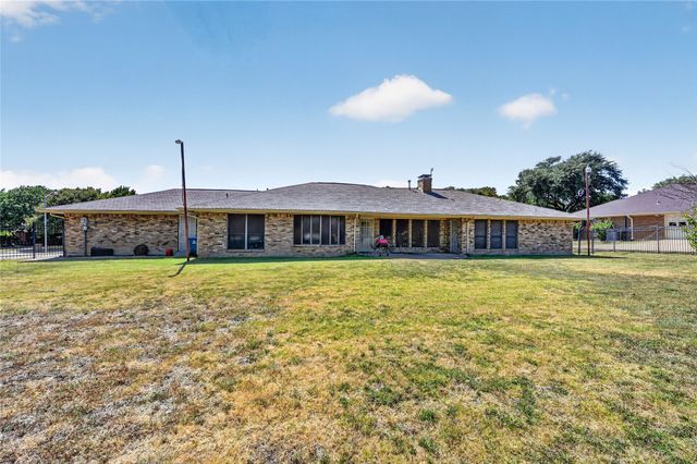 1226 Ranch Valley Drive, Desoto, TX 75115