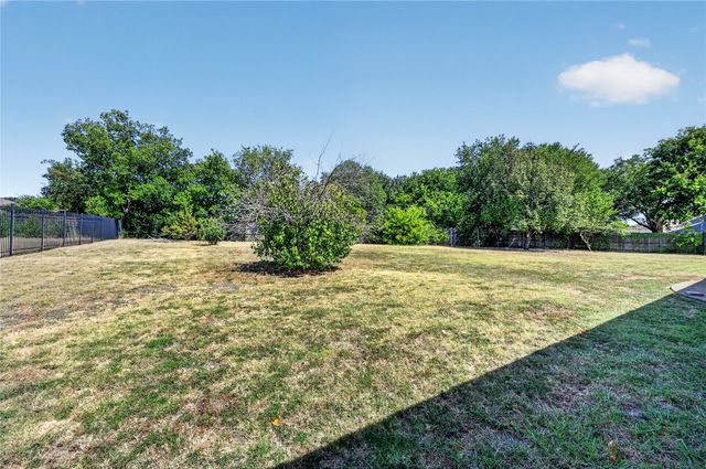 1226 Ranch Valley Drive, Desoto, TX 75115