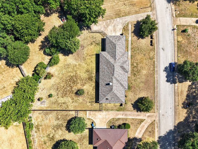 1226 Ranch Valley Drive, Desoto, TX 75115