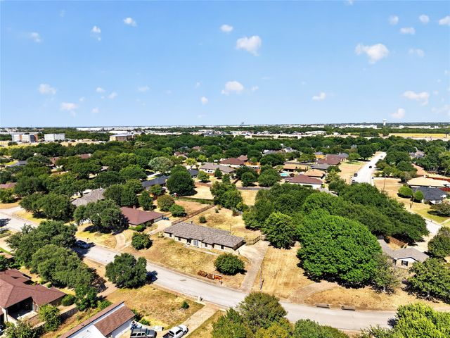 1226 Ranch Valley Drive, Desoto, TX 75115