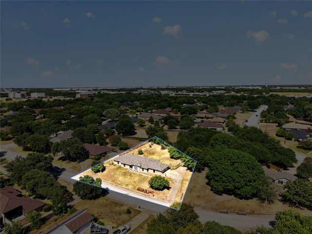 1226 Ranch Valley Drive, Desoto, TX 75115
