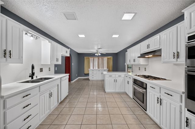 1226 Ranch Valley Drive, Desoto, TX 75115