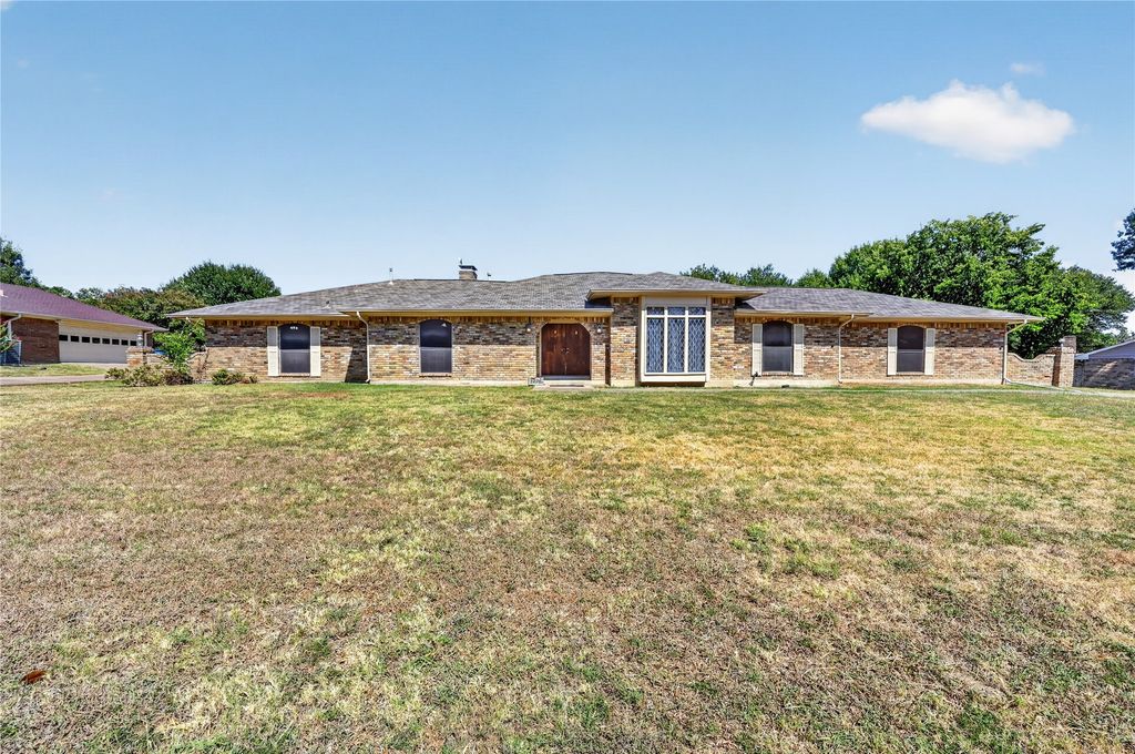 1226 Ranch Valley Drive, Desoto, TX 75115