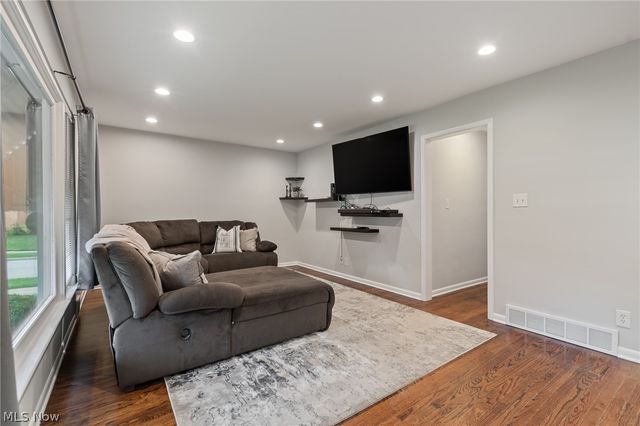 1709 Alcester Road, Mayfield Heights, OH 44124