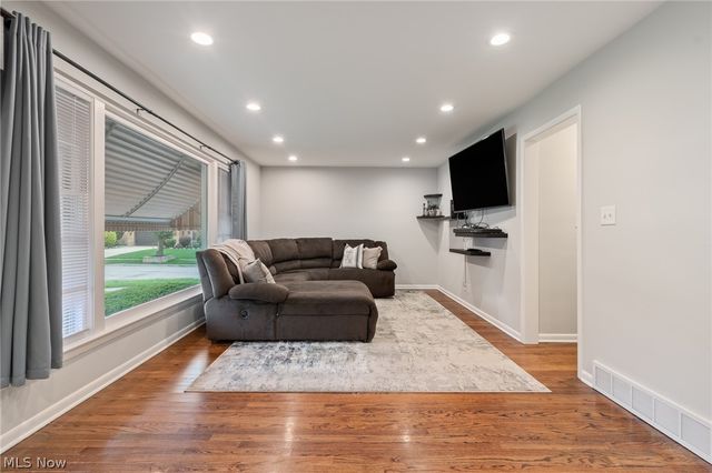 1709 Alcester Road, Mayfield Heights, OH 44124