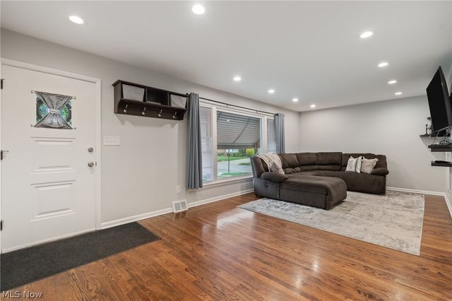 1709 Alcester Road, Mayfield Heights, OH 44124