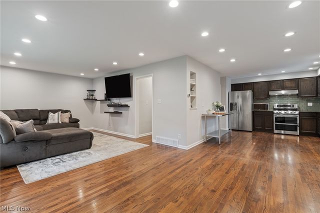 1709 Alcester Road, Mayfield Heights, OH 44124