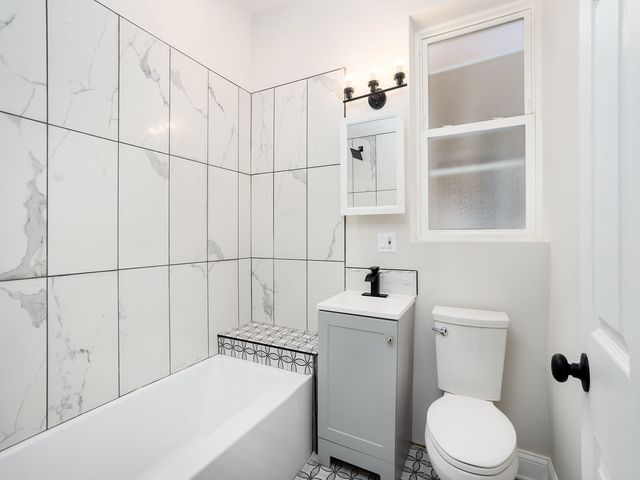 5033 W Washington Boulevard, Chicago, IL 60644