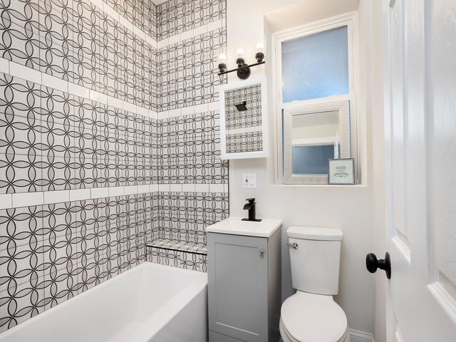 5033 W Washington Boulevard, Chicago, IL 60644