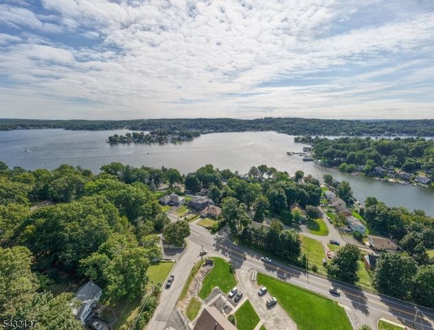 137 Lakeside Blvd, Hopatcong Boro, NJ 07843