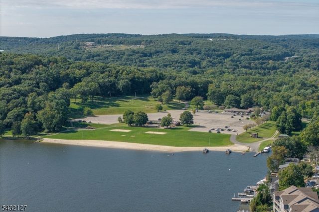 137 Lakeside Blvd, Hopatcong Boro, NJ 07843