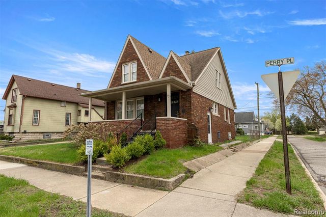 93 Perry Place, Wyandotte, MI 48192
