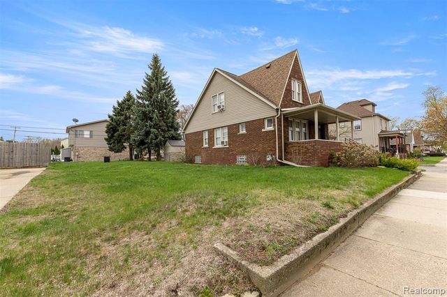 93 Perry Place, Wyandotte, MI 48192