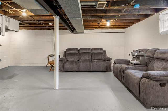 93 Perry Place, Wyandotte, MI 48192