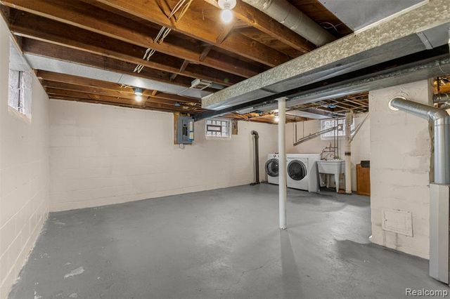 93 Perry Place, Wyandotte, MI 48192