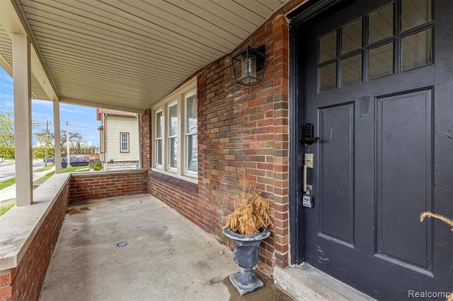 93 Perry Place, Wyandotte, MI 48192