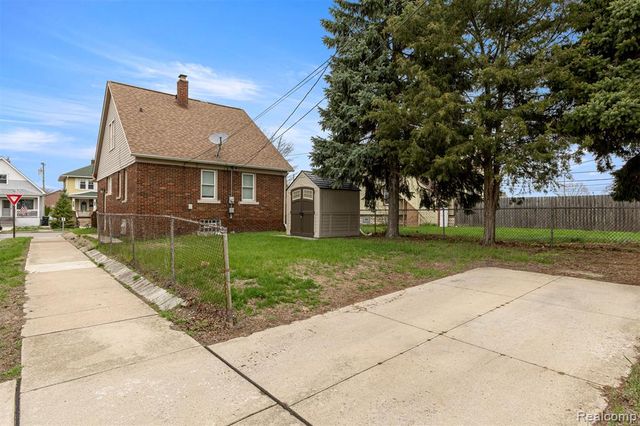 93 Perry Place, Wyandotte, MI 48192
