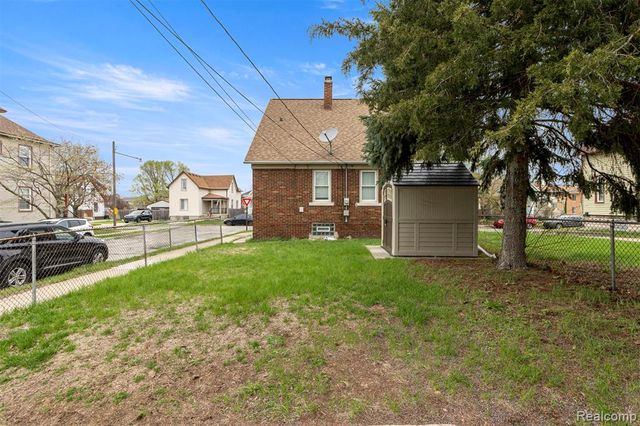 93 Perry Place, Wyandotte, MI 48192