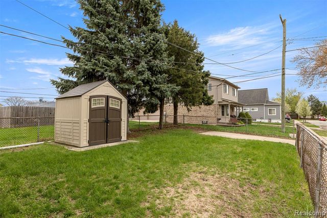 93 Perry Place, Wyandotte, MI 48192