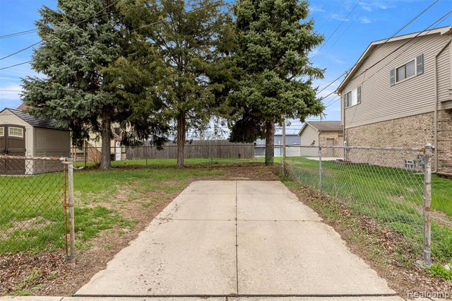 93 Perry Place, Wyandotte, MI 48192