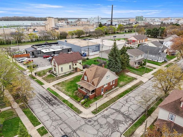 93 Perry Place, Wyandotte, MI 48192